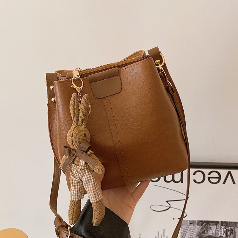 65235, approximately large handbags, 2023 new, pure-coloured, one-shoulder buckets for wholesale distribution in the autumn