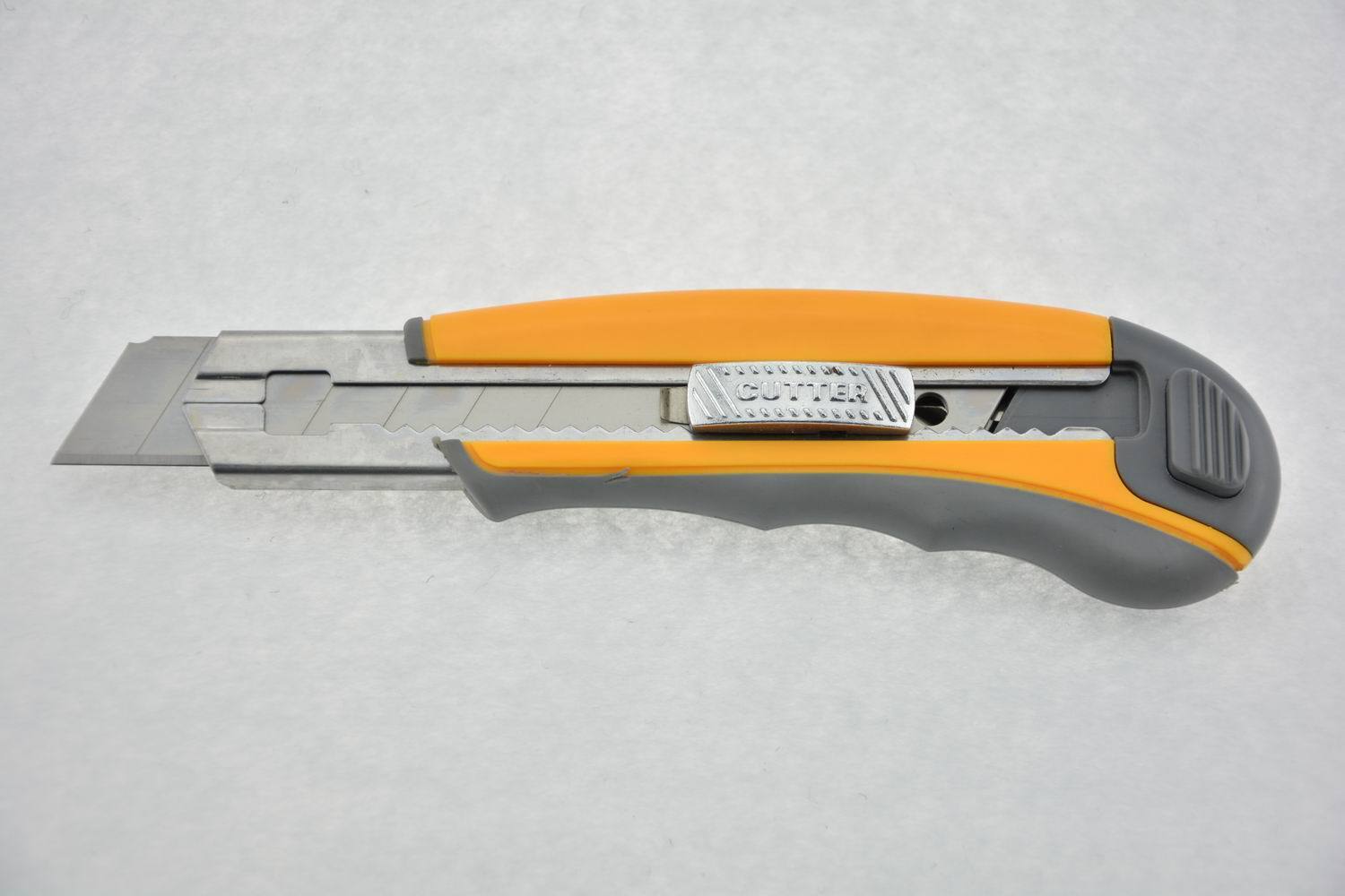 Supplyers are selling heavy safety knives, double-coloured knives, 25 millimeters, paper cutters.