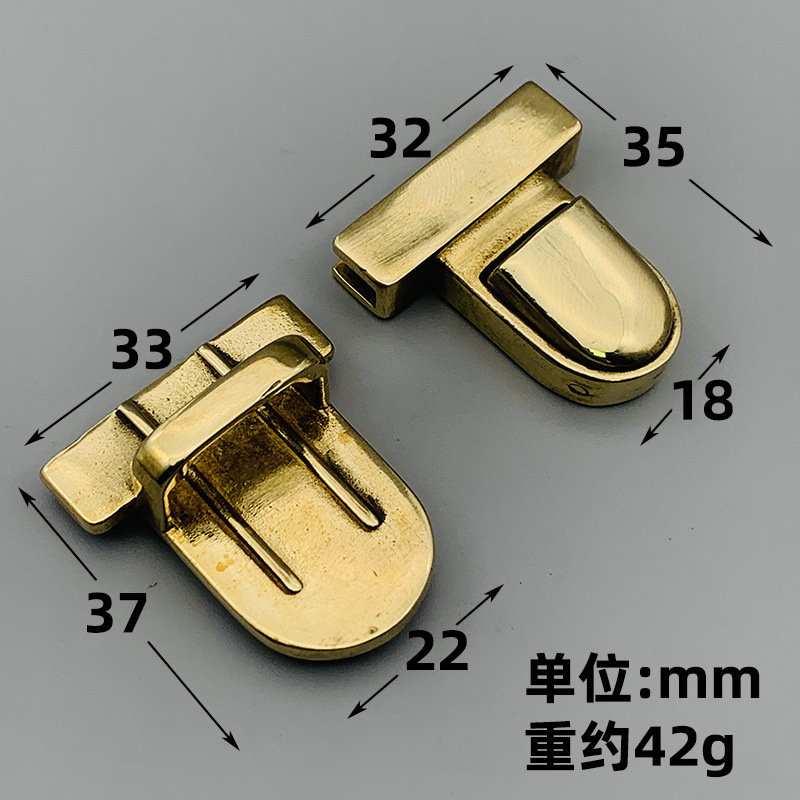 The manufacturer's wholesale brass lock on DIY's hand-made double-shouldered book-packed parts and a new, pure copper-pack lock.