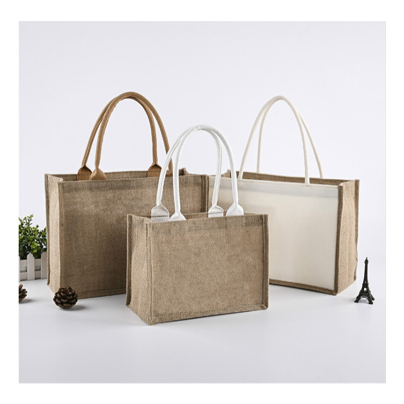 The manufacturer customises the jute sacks of membrane cotton with large capacity to print logo gift shopping bags