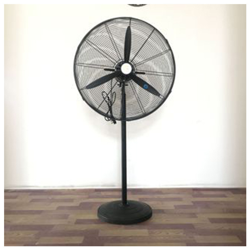 Các fan công nghiệp sử dụng để làm mát xuống các nhà máy gió quạt, lắc đầu.