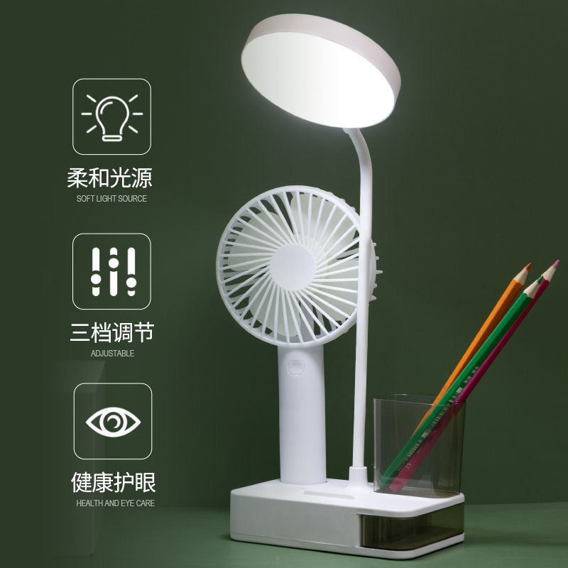 Một cái đèn fan nhỏ dựa trên vị trí đa chức năng học sạc bàn đèn LED ở căn hộ của trẻ em.