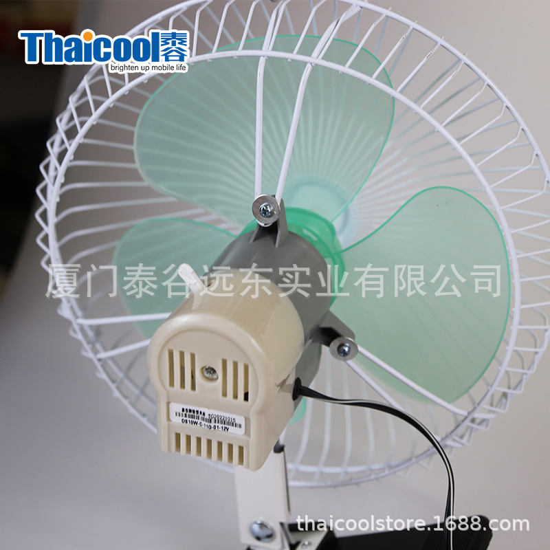 Một chiếc xe nhẹ 12v với một fan hâm mộ ít tiếng gió