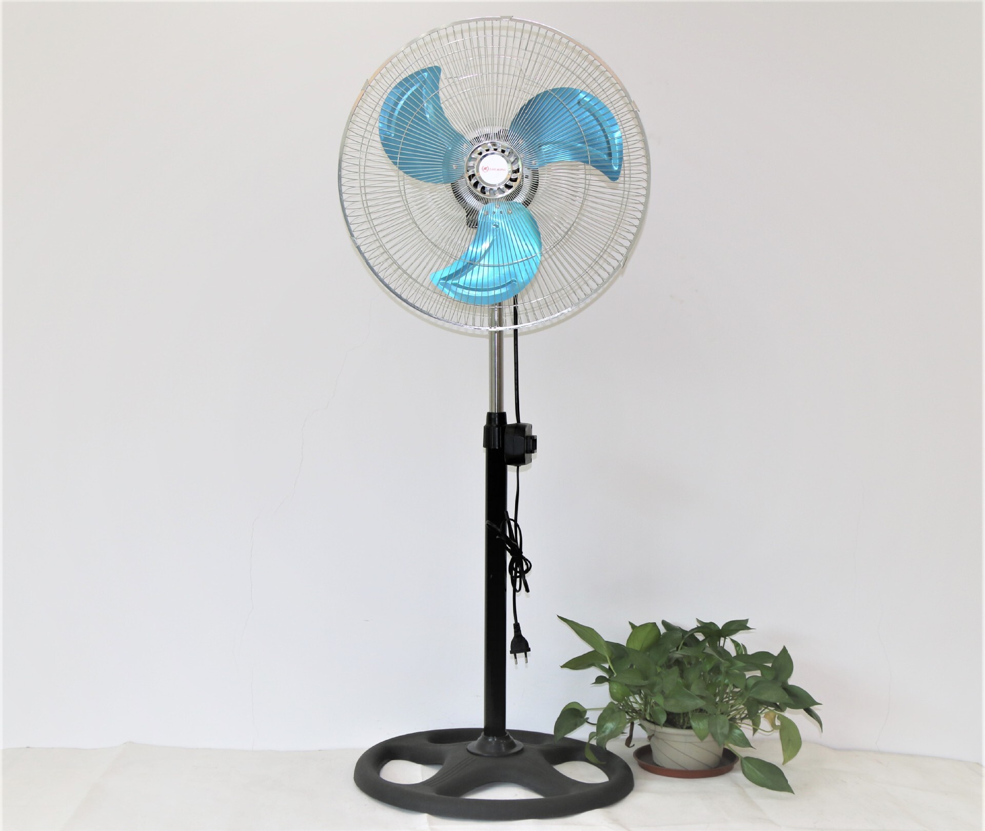 18-inch industrial fan, 18-inch industrial fan, stand fan, remote fan, home fan.