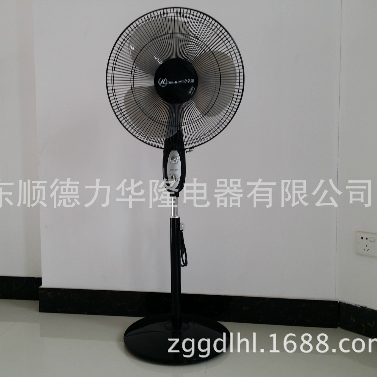 A high-end electric fan, a controlled fan, a five-leave fan.