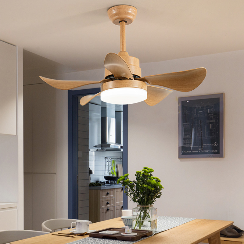 The chandeliers of the Nakayama factory used wooden fan lights in the living room.