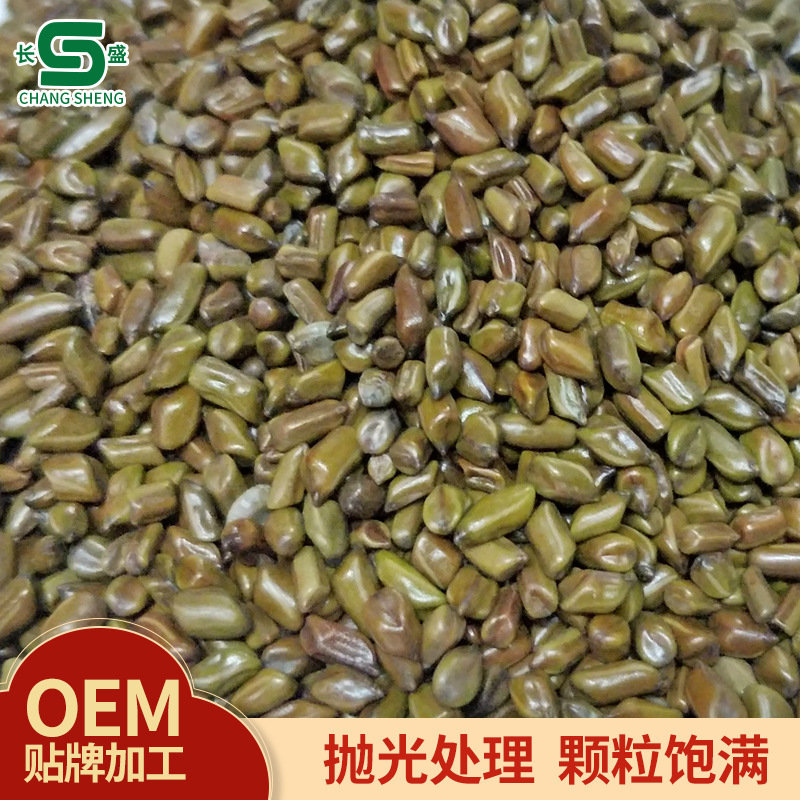 Bãi biển cát của trẻ em sẽ giao hàng lớn cho cỏ cát.