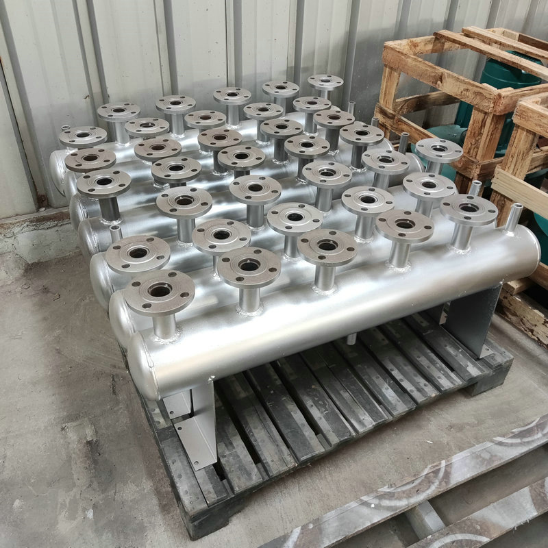 Một nồi hơi với một cái bồn chứa hơi nước bằng máy lọc thép không rỉ
