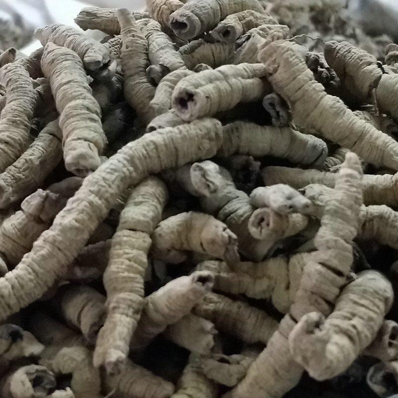 Yu Lin Baron chọn một món baron không có lưu huỳnh, một món thịt gà-ăn mắt-bánh lái.