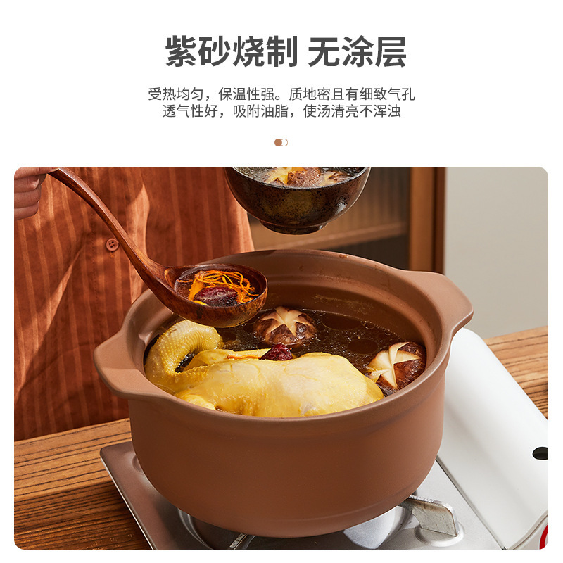 A casserole pot of pots and pots for cooking.