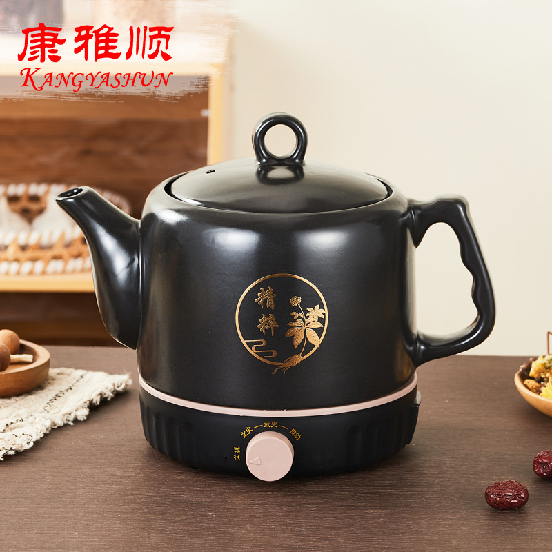 The kettle is all self-cooked, and the casserole is made out of pots in a pot of ceramics.