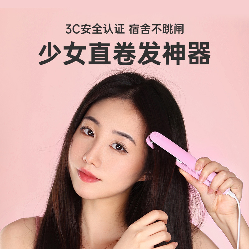 Một cái khăn trải giường nhỏ cho một cô gái với một tấm trải giường nhỏ.