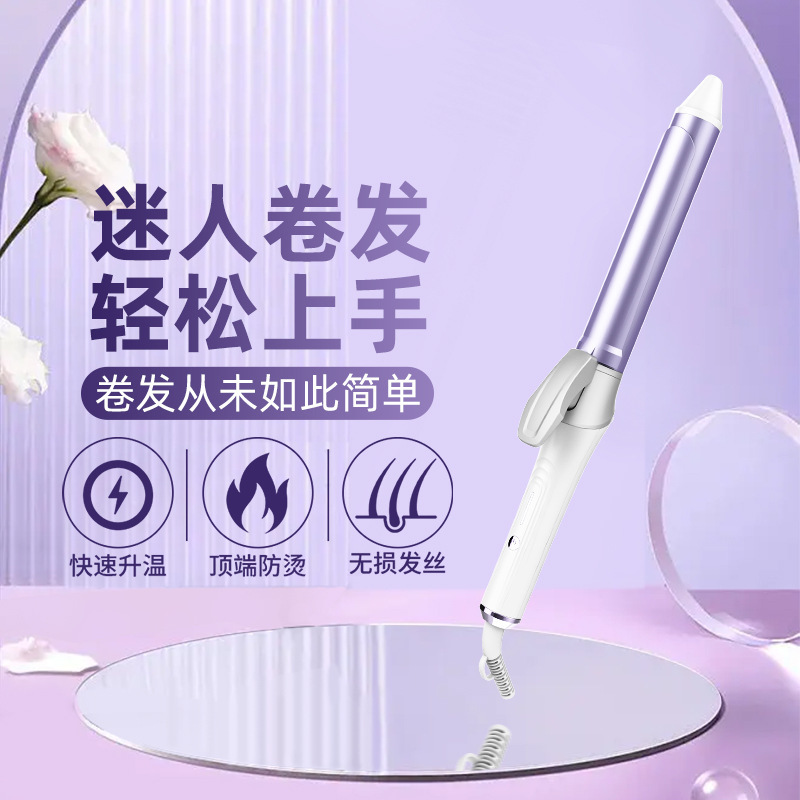 Một quán bar với một cái đu quay.