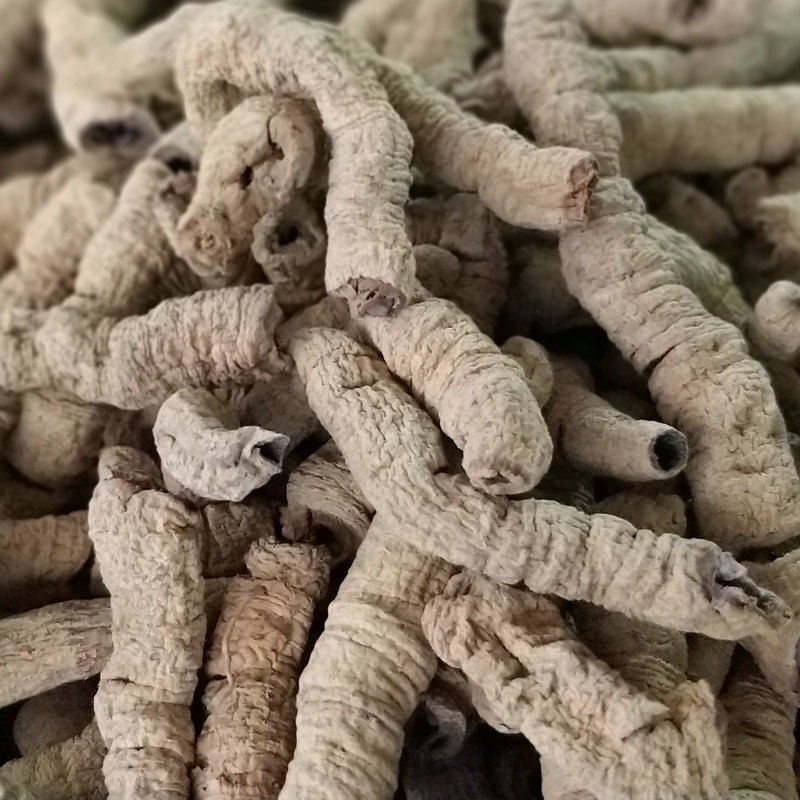 Yu Lin Baron chọn một món baron không có lưu huỳnh, một món thịt gà-ăn mắt-bánh lái.