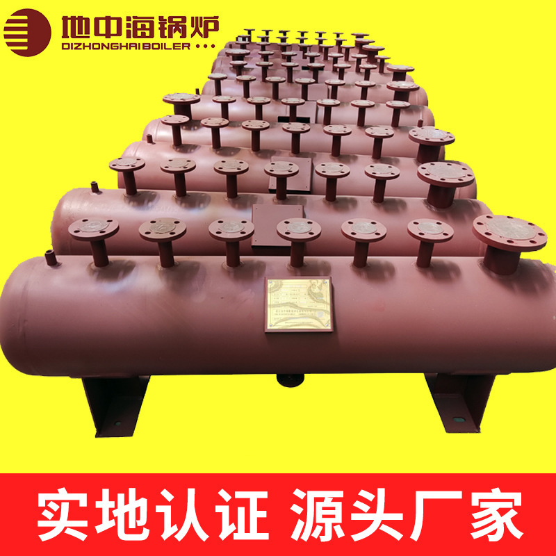 Một nồi hơi với một cái bồn chứa hơi nước bằng máy lọc thép không rỉ
