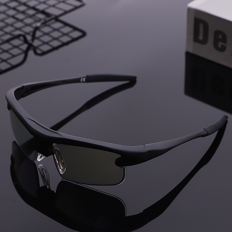 Zooming 0.1 seconds of smart-colored sunglasses and driving by night-vision drivers