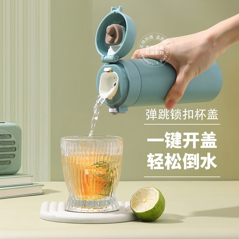 The 304 stainless steel double-stealing cup with a bullet-jumping outside of the house.