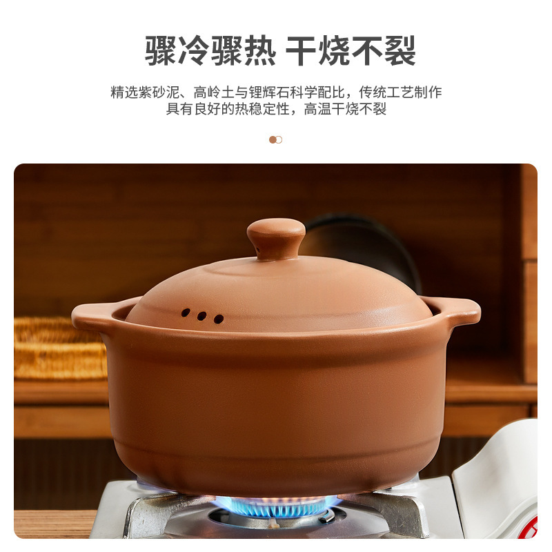A casserole pot of pots and pots for cooking.