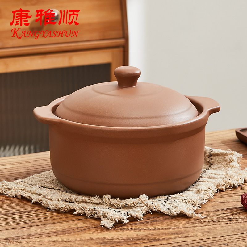 A casserole pot of pots and pots for cooking.