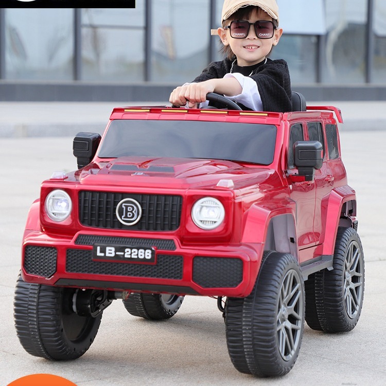 Xe điện của trẻ em 4 vòng đai điều khiển từ xa nam và nữ vận chuyển đồ chơi cho trẻ em.