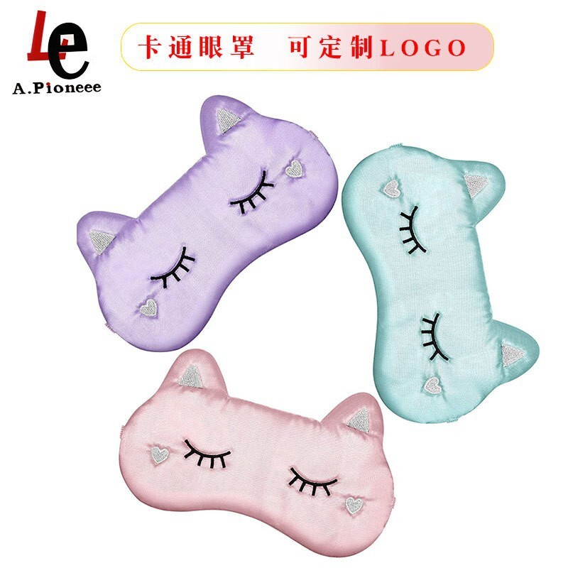 Ngủ được phủ bằng lụa mà không có miếng che mắt bằng vải nhung bằng kim loại không.