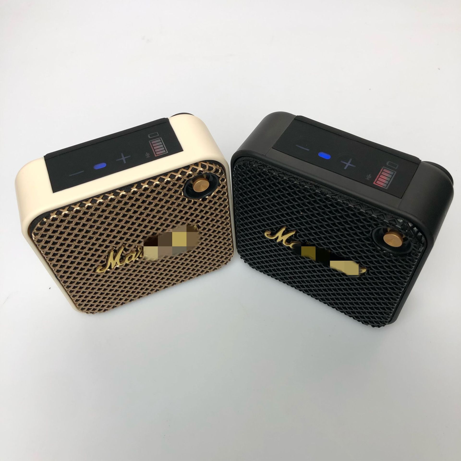 Đoạn văn mới áp dụng cho hộp kỹ thuật vô tuyến của Marshall WillEN, và anh mang tiếng súng đại bác thép của ngựa bên ngoài.