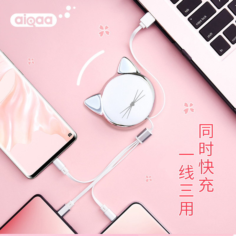 Mèo kéo ba dòng dữ liệu để bán cho một bộ sạc điện thoại.