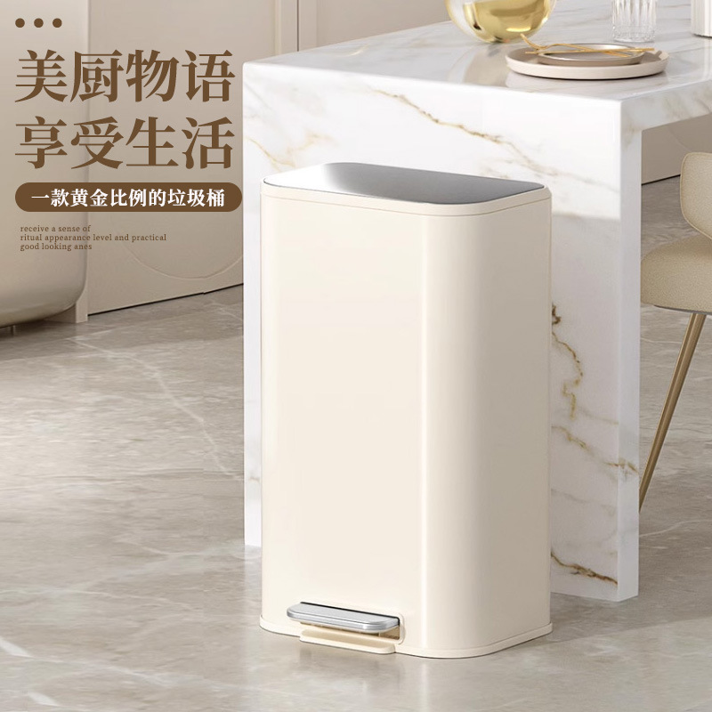 Một cơn gió bắc đơn giản với một lượng lớn thép không gỉ và một bàn đạp rộng thùng rác.
