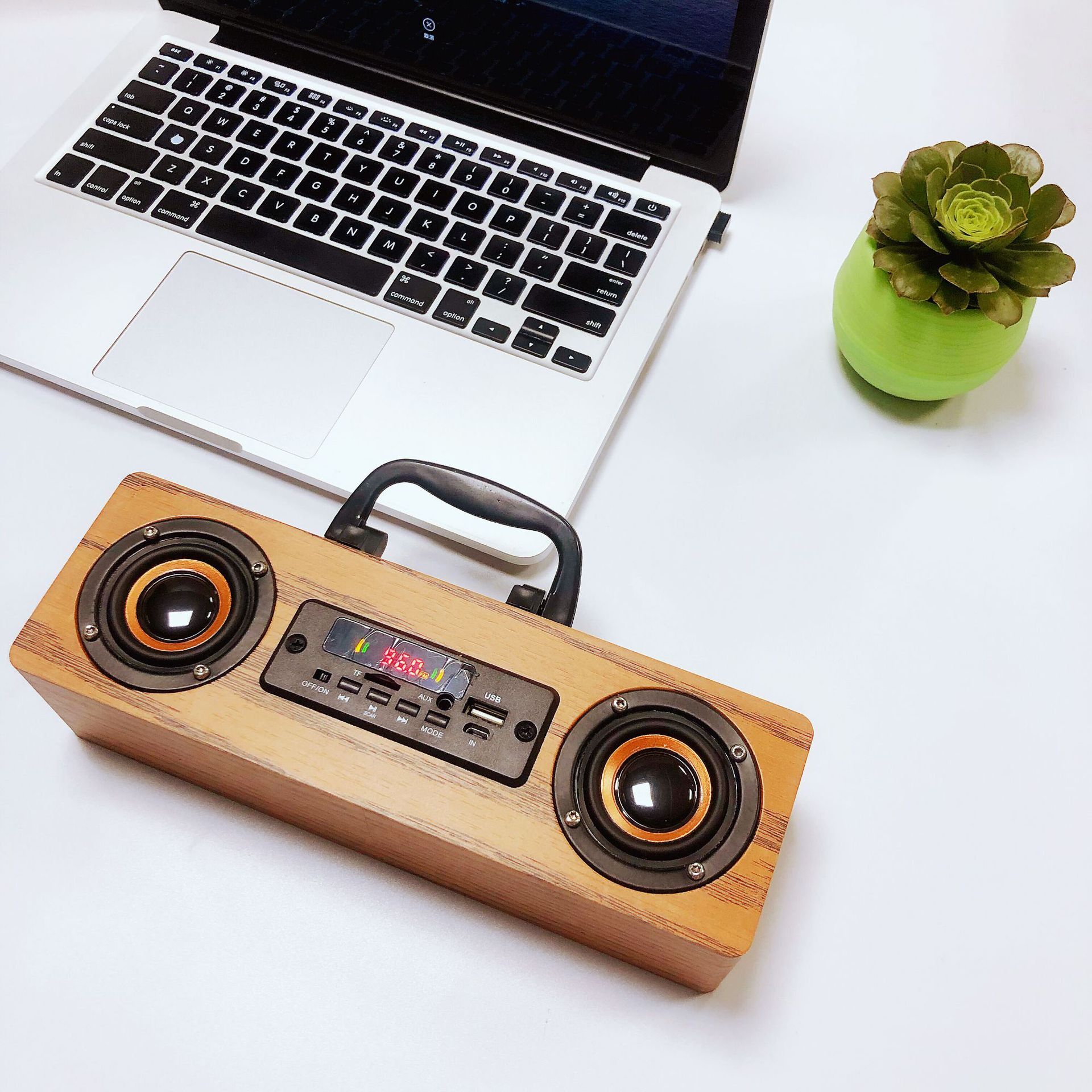 Giao dịch thương mại hai sừng bằng gỗ không dây.
