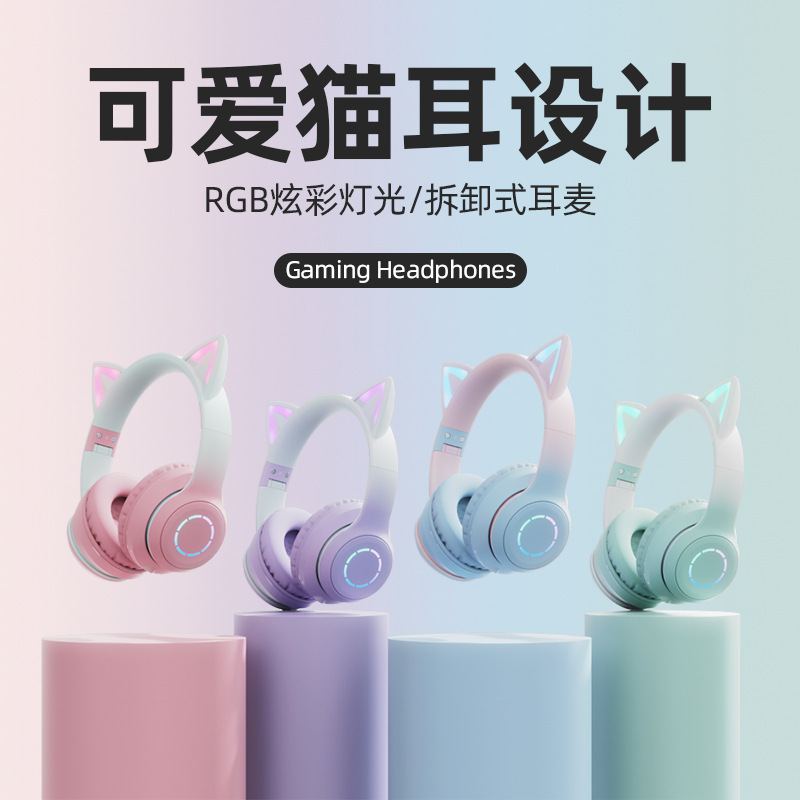 Người mới đeo một cái tai răng xanh, từ từ biến thành tai mèo.