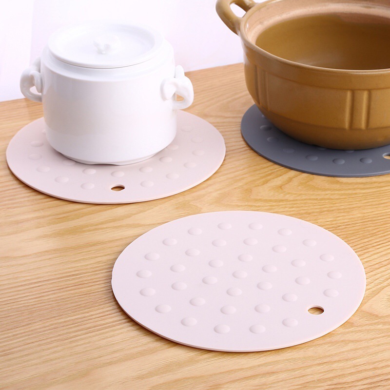 Silicon insulation table mats for high temperature heat-proof, water-resistant and smooth-silk insulation sets to clean a cup-basket mattress