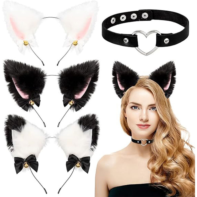 "Hallow giống như một con mèo làm từ cáo với một tai lông và găng tay Lolita."