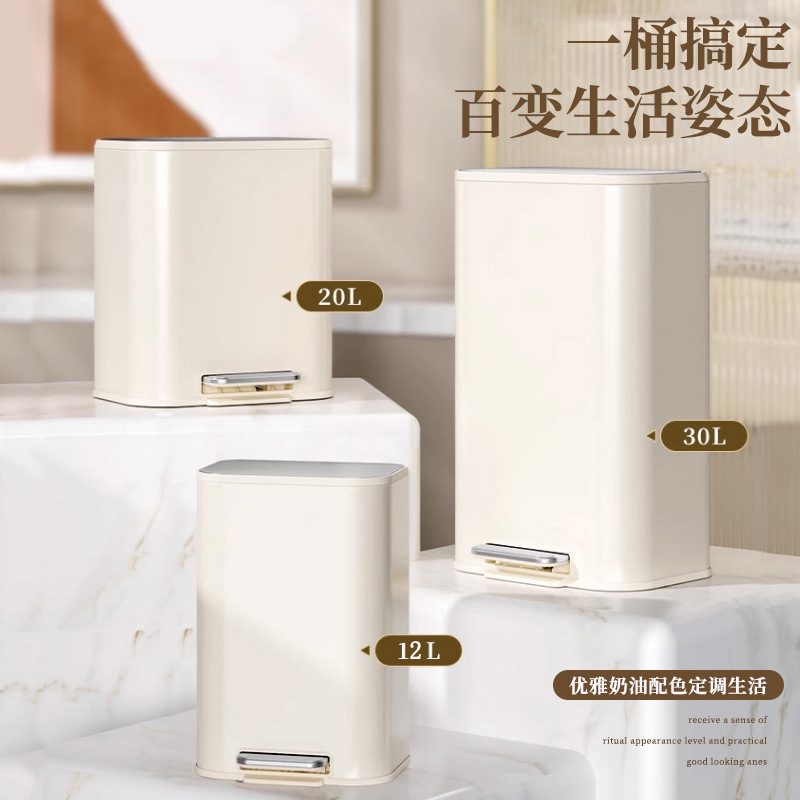 Một cơn gió bắc đơn giản với một lượng lớn thép không gỉ và một bàn đạp rộng thùng rác.