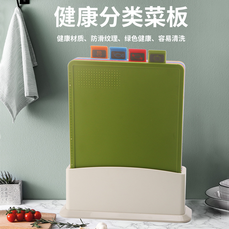 Nhà mới có bốn dãy cột dọc cho đĩa nhựa trong bếp.