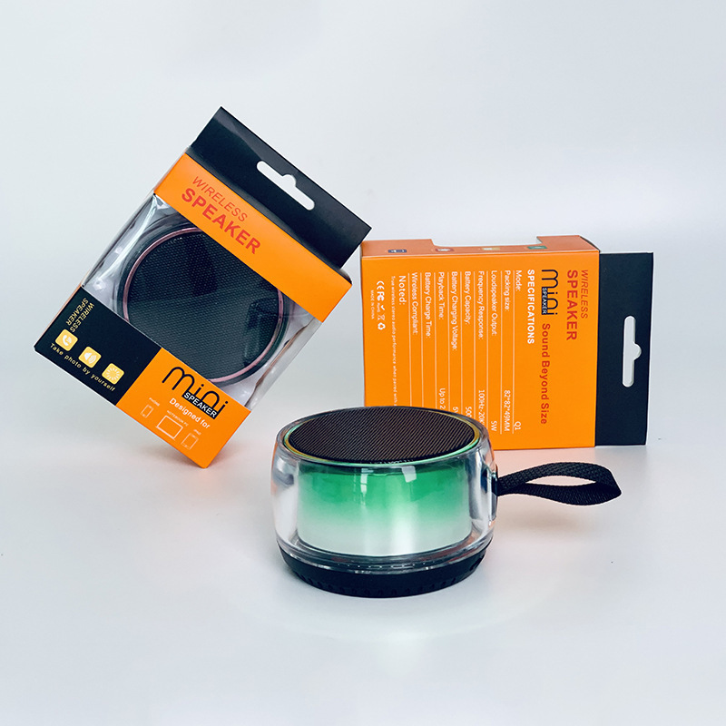 Một món quà mới của RGB có phần bổ sung cho răng cưa nhỏ bằng tay cầm với một hộp đàn bass