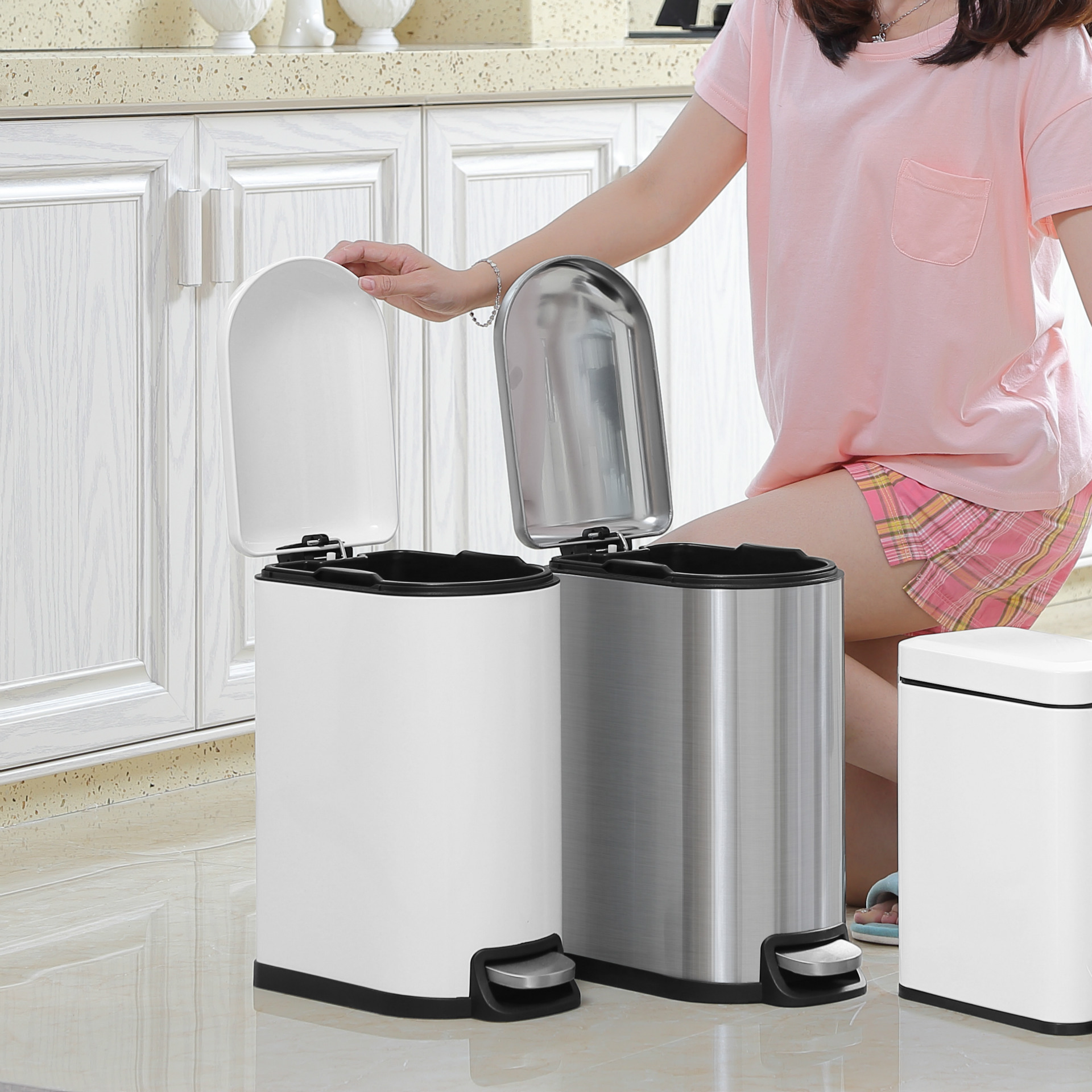 Đồ bỏ đi bằng thép thùng rác từ nhà này sang nhà kia trong phòng khách, nhà bếp thời trang kiểu Châu Âu