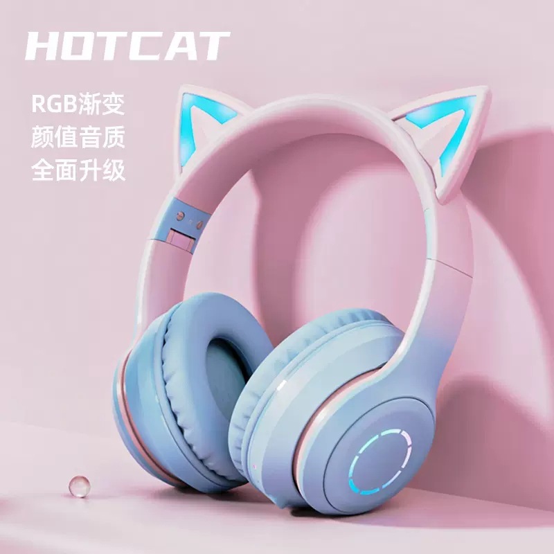 Người mới đeo một cái tai răng xanh, từ từ biến thành tai mèo.
