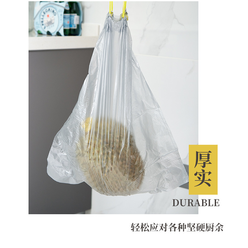Một túi rác lớn với một túi nhựa dây tay nắm chặt với một điểm dày để phá vỡ khóa tự động.