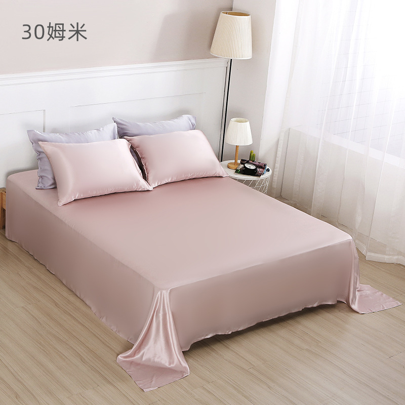 Một chiếc giường lụa dài 30 mét.