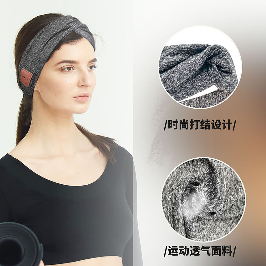 Tweezer chéo với một cái khăn đội mũ mới cho Amazon.