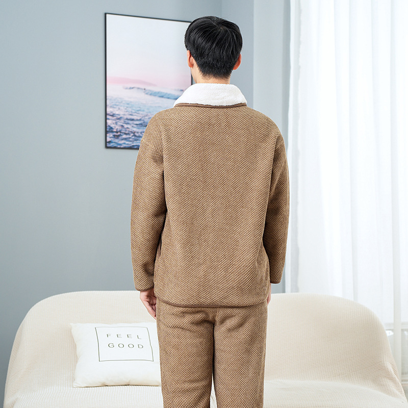 Tuỳ biến hai gói hàng của nhà của ông Wavgeshernier, mặc đồng phục nhà vào mùa thu và mùa đông.