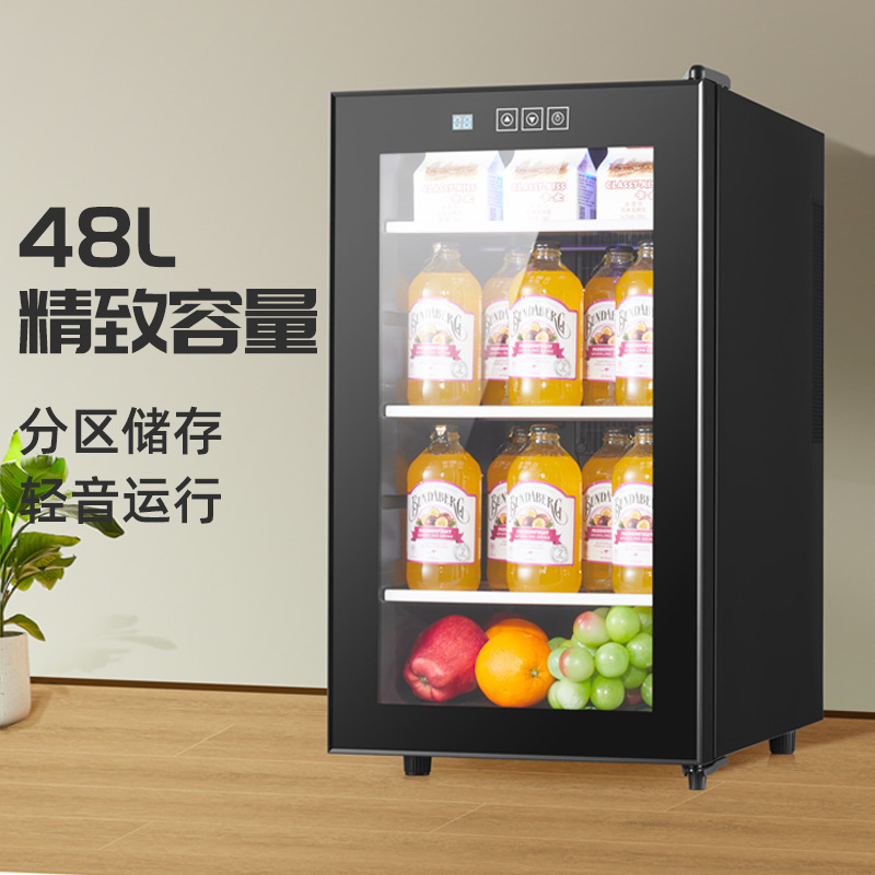 Một cái tủ lạnh nhỏ để dùng cho trà và khách sạn trà.
