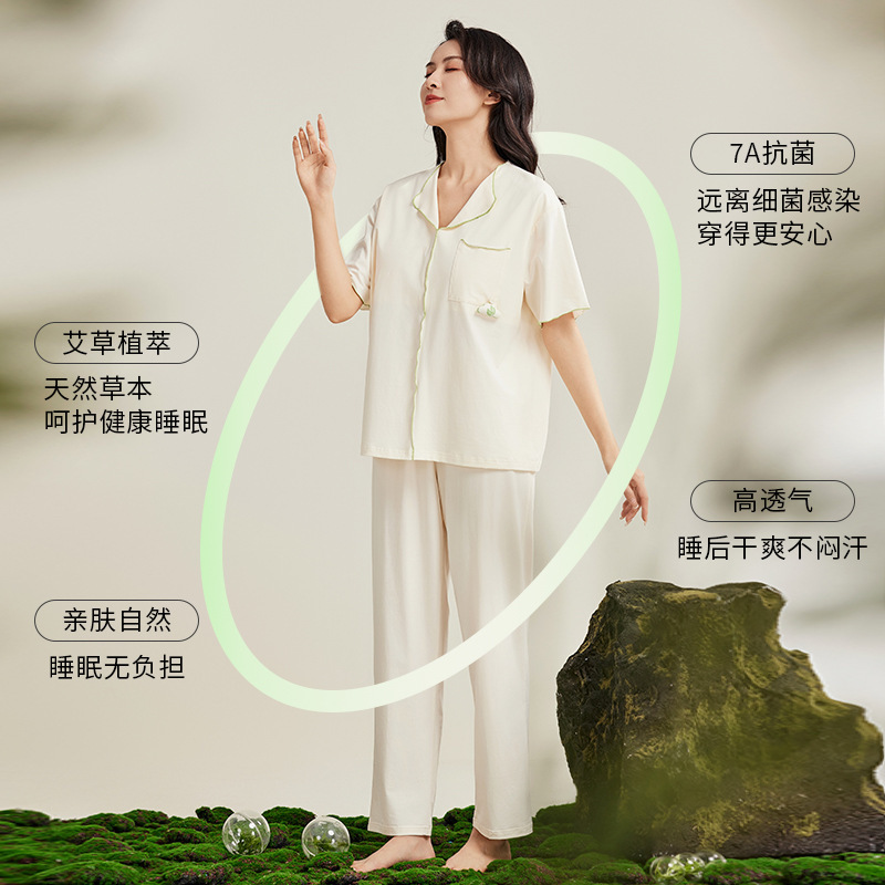 7A chống khuẩn pyjama với các miếng đệm quốc tế mở và ra khỏi phòng.