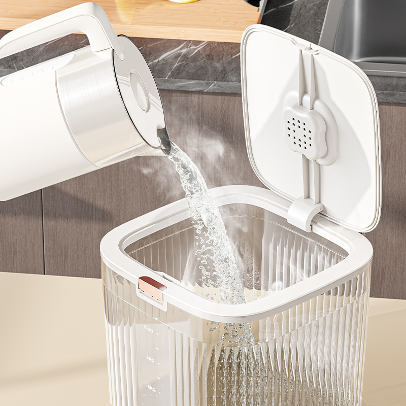 Cửa hàng gạo có hộp chống sâu bọ, cơm gạo được bọc thời trang.