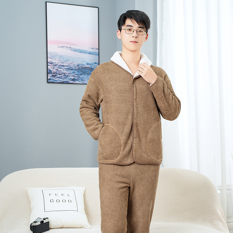 Tuỳ biến hai gói hàng của nhà của ông Wavgeshernier, mặc đồng phục nhà vào mùa thu và mùa đông.
