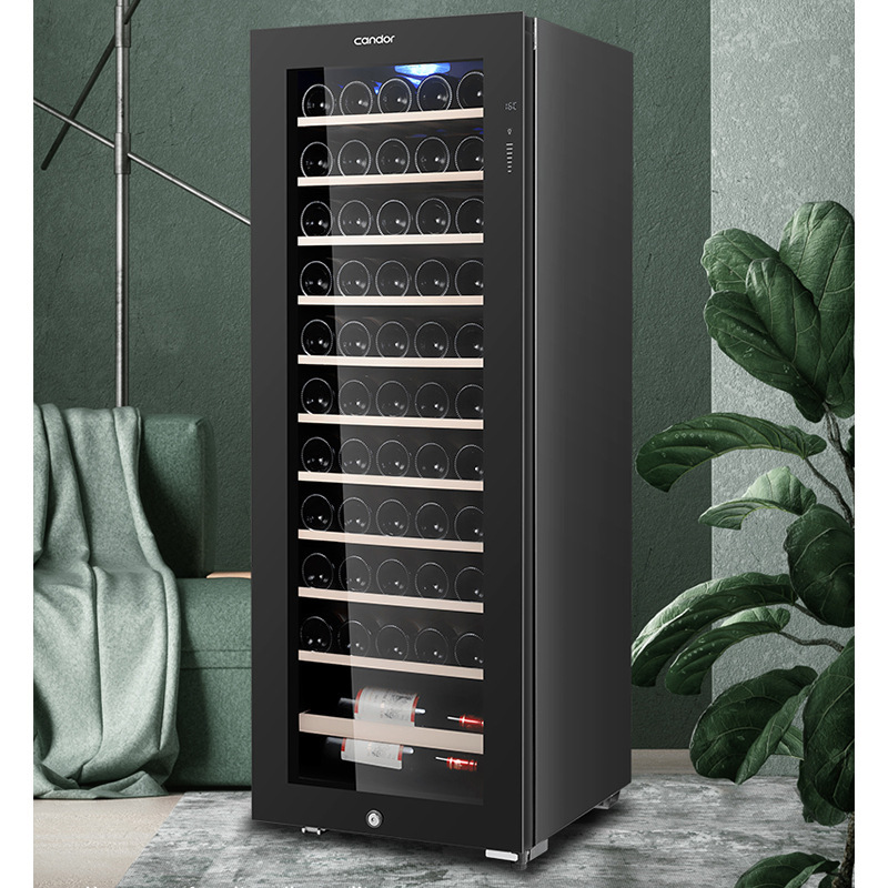 Tủ rượu vang đỏ lạnh lẽo, lạnh lẽo.