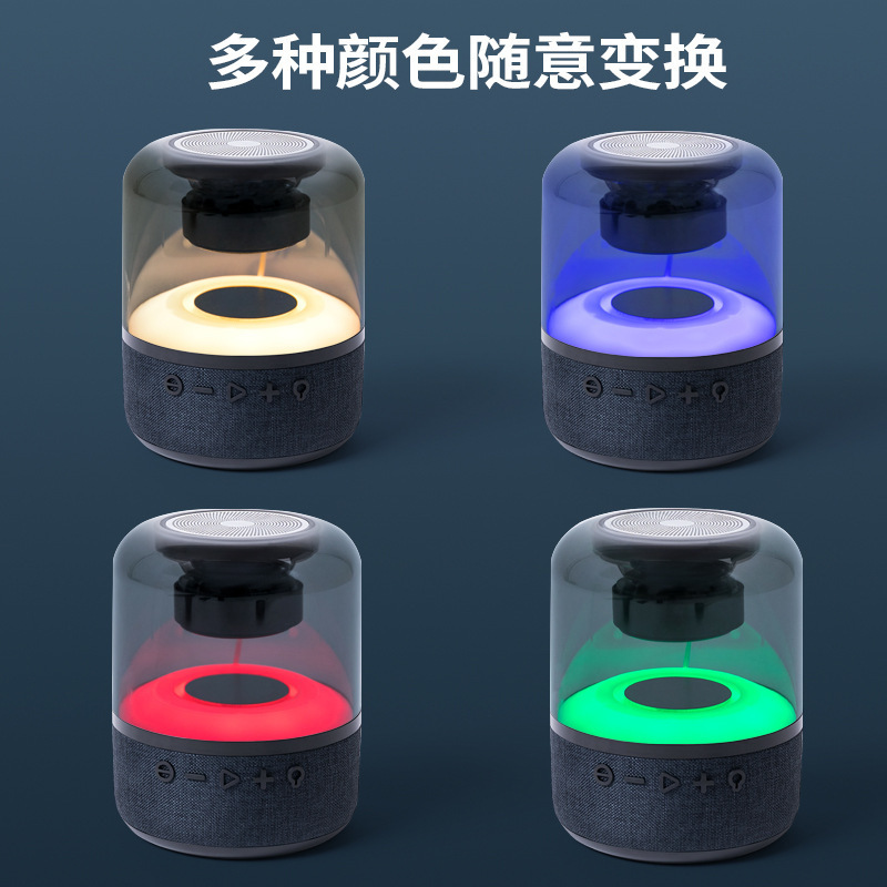 Những tinh thể xuyên răng màu xanh với một khẩu đại bác siêu thấp sáng tạo trong suốt.