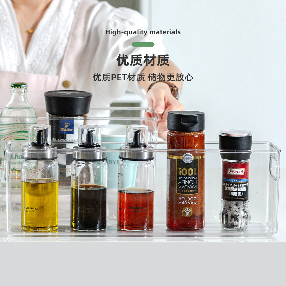 Mở hộp với một bảng thay đổi màn hình nền và bàn thay đồ.