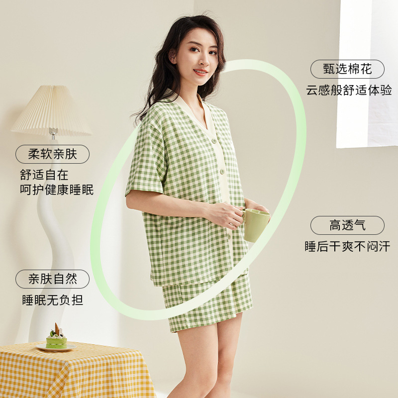 Một bộ đồ ngủ mùa hè mới.