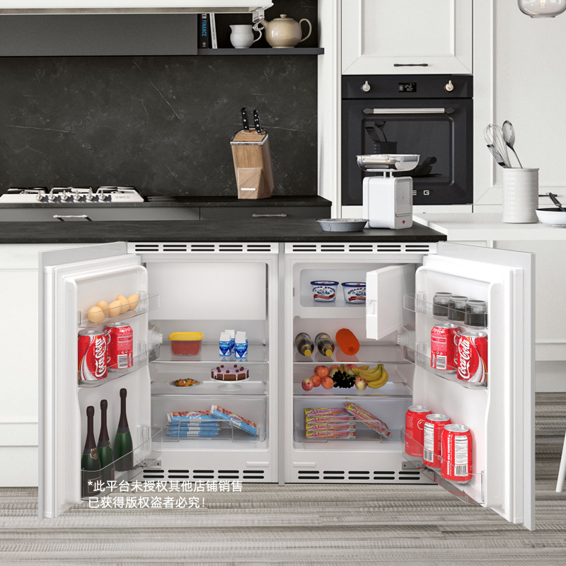 Một tủ lạnh nhỏ, được làm lạnh, có đông lạnh, nhà bếp, hàng hóa tủ lạnh cực mỏng.